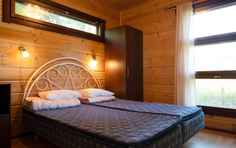 Tiirinniemi 27 a: Madera, Diseño De Interiores, Piso, Suelo, Mueble, Techo, Habitación, Habitación, Cama, Marco De La Cama