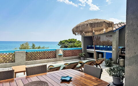 Casa Blue: Mueble, Mueble Para Exteriores, Silla, Sombra, Recurso, Balcón, Eco Hotel, Mesa Al Aire Libre, Estructura Al Aire Libre, Hotel