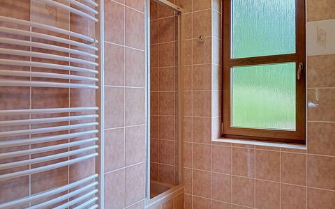 Green Valley Park Stárkov 21: Pared, Piso, Suelo, Diseño De Interiores, Arreglo De Tubería, Techo, Vaso, Habitación, Loseta, Baño