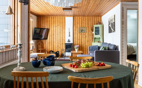Solgläntan: Mueble, Diseño De Interiores, Piso, Madera, Techo, Lámpara, Silla, Mesa, Suelo, Comedor