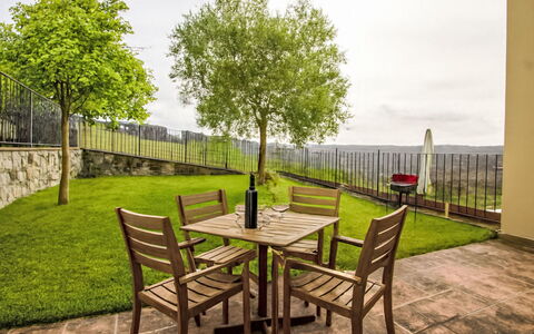 Casa Dell'Uva: Mueble, Mueble Para Exteriores, Silla, Sombra, Pabellón, Mesa Al Aire Libre, Estructura Al Aire Libre, Patio, Toldo, Cocina Y Comedor Mesa