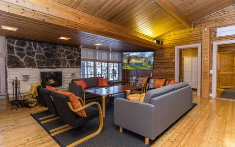 Saajomaja: Madera, Techo, Piso, Diseño De Interiores, Suelo, Casa, Sala, Cabaña, Madera Dura, Sofá