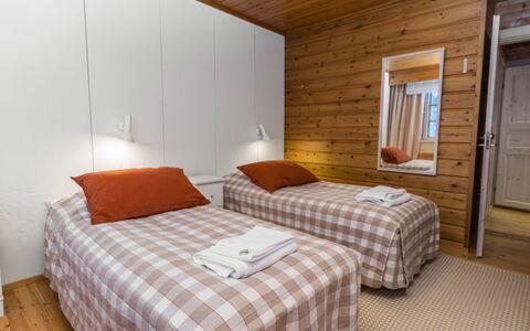 Saajomaja: Diseño De Interiores, Suelo, Mueble, Piso, Madera, Habitación, Cama, Techo, Habitación, Textil