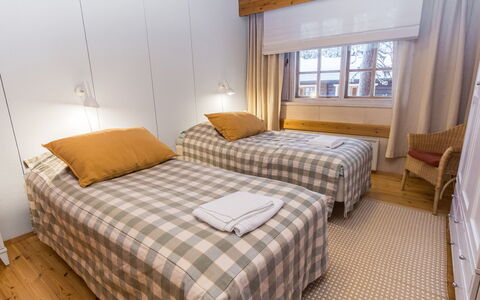 Saajomaja: Cama, Mueble, Diseño De Interiores, Habitación, Madera, Suelo, Piso, Lecho, Sábana, Linos