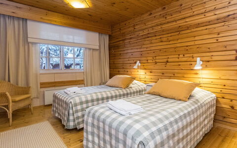Saajomaja: Diseño De Interiores, Madera, Techo, Suelo, Piso, Mueble, Cama, Habitación, Habitación, Linos