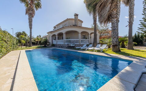 Primavera: Azul, Piscina, Barrio Residencial, Inmuebles, Recurso, Mansión, Villa, Hacienda, Ocio
