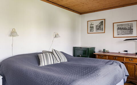 Villshärad: Cama, Habitación, Diseño De Interiores, Sábana, Lecho, Mueble, Madera, Suelo, Piso, Techo