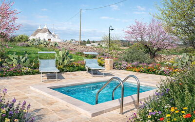 Trulli al Verde Viburno: Jardín, Arbusto, Piscina, Paisajismo, Losa, Patio Interior, Mueble Para Exteriores, Silla, Yarda