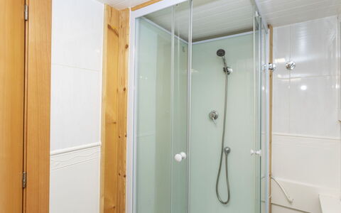 Rioplata: Baño, Arreglo De Tubería, Pared, Piso, Diseño De Interiores, Suelo, Techo, Lavabo Del Baño, Ducha, Plomería