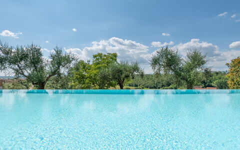 Agriturismo le Due Querce: Azul, Piscina, Material Compuesto, Recurso, Fuente De Agua, Reflexión, Mueble Para Exteriores, Eco Hotel, Hotel, Loseta