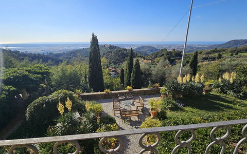 Villa Il Torrazzo, Vista Mare, Massarosa: Vegetación, Paisaje Natural, Paisaje, Tierras Altas, Colina, Arbusto, Hill Station, Chaparral, Plantación, Paisajismo
