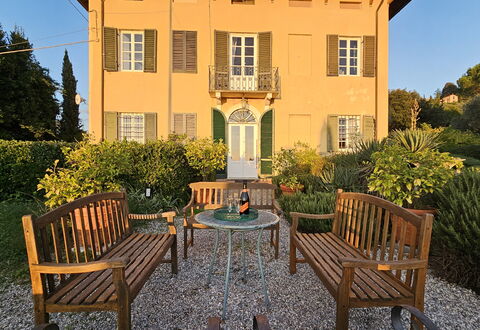 Villa Il Torrazzo, Vista Mare, Massarosa: Arbusto, Casa, Fachada, Casa, Jardín, Cabaña, Inmuebles, Puerta, Cobertura Del Suelo, Casa De Campo