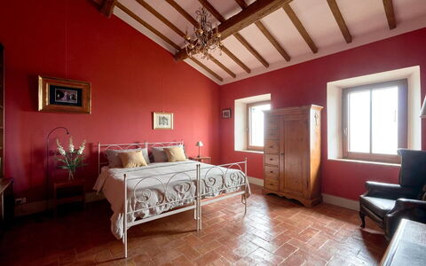 Podere i Prati: Mueble, Diseño De Interiores, Cama, Pared, Habitación, Piso, Suelo, Madera, Techo, Habitación