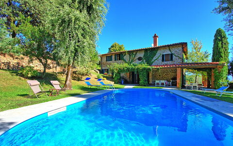 Villa Ulivacci: Azul, Piscina, Recurso, Inmuebles, Hacienda, Eco Hotel, Cabaña, Jardín, Ocio, Villa