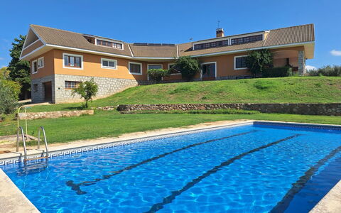 Argentona 642: Piscina, Recurso, Inmuebles, Jardín, Casa De Campo, Patio Interior, Villa, Sombra, Césped, Eco Hotel