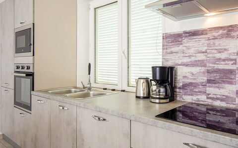 Senj 122: Cocina, Mostrador, Piso, Diseño De Interiores, Gabinetes, Madera, Aparato De Cocina, Electrodoméstico, Mueble, Suelo