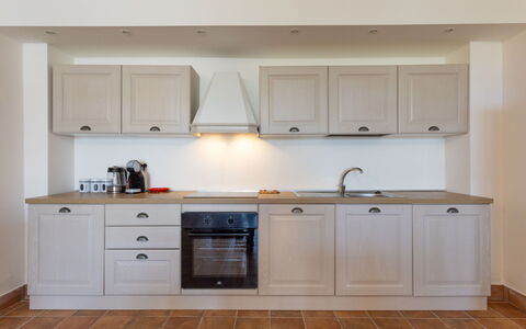 Uliveto: Cocina, Gabinetes, Mostrador, Aparato De Cocina, Piso, Diseño De Interiores, Madera, Electrodoméstico, Mueble, Suelo