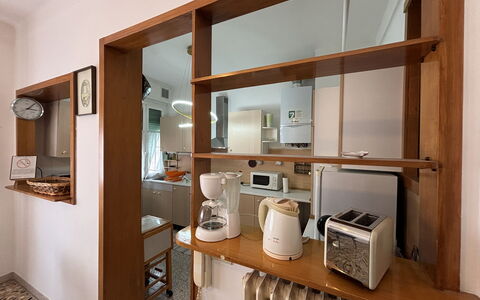 Casa Mimin, Vista Mare, Adults Only, Sanremo: Madera, Diseño De Interiores, Mueble, Mostrador, Cocina, Gabinetes, Aparato De Cocina, Encendiendo, Estante, Estantería