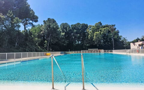 Alisier: Piscina, Material Compuesto, Recurso, Cerca, Thermae, Centro De Ocio, Ciudad De Vacaciones, Hotel, Pretil