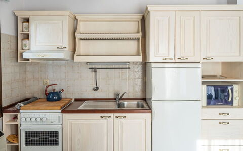 Margherita: Electrodoméstico, Aparato De Cocina, Gabinetes, Cocina, Mueble, Alacena, Diseño De Interiores, Electrodoméstico, Mostrador, Estufa