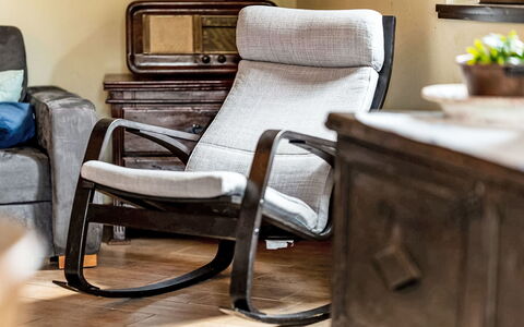 Margherita: Mueble, Piso, Suelos De Madera, Mecedora, Suelo, Madera Dura, Suelo Laminado, Silla, Sala, Manchas De Madera