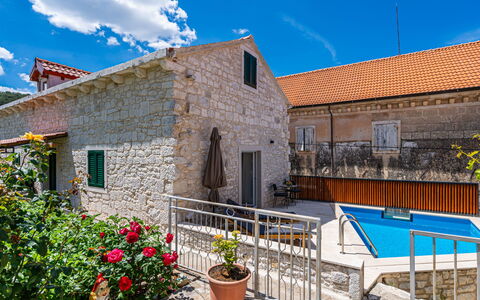 Nina: Barrio Residencial, Casa, Asentamientos Humanos, Cabaña, Inmuebles, Piscina, Villa, Recurso, Casa De Campo, Eco Hotel