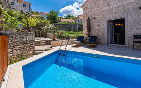 Nina: Azul, Piscina, Recurso, Cabaña, Eco Hotel, Inmuebles, Villa, Pared De Piedra, Ciudad De Vacaciones, Thermae