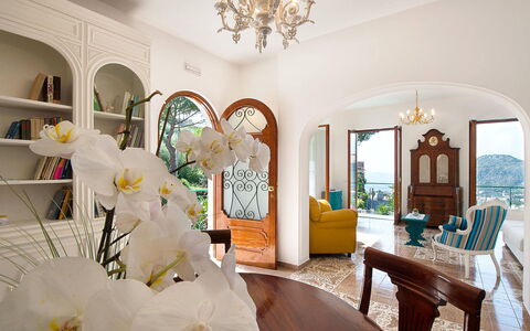 Villa Sam: Mueble, Diseño De Interiores, Piso, Mesa, Suelo, Techo, Silla, Encendiendo, Habitación, Sala