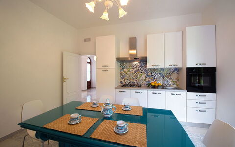 Villa Sam: Diseño De Interiores, Piso, Mueble, Madera, Suelo, Habitación, Techo, Cocina, Mostrador, Encendiendo