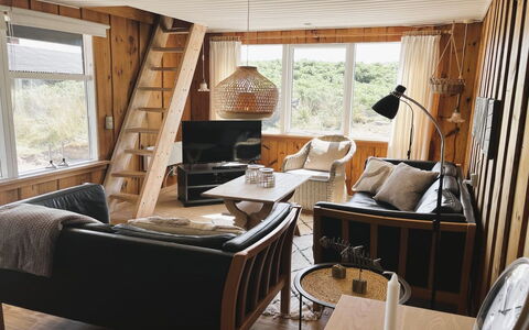 Monna - from the Sea: Mueble, Diseño De Interiores, Piso, Madera, Suelo, Techo, Silla, Habitación, Sala, Encendiendo