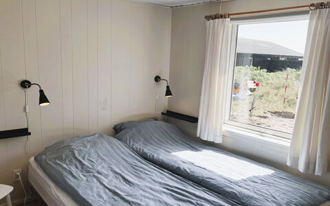 Monna - from the Sea: Madera, Mueble, Suelo, Piso, Habitación, Diseño De Interiores, Cama, Sábana, Habitación, Lecho