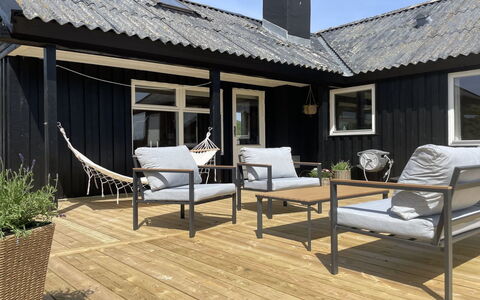 Monna - from the Sea: Madera, Piso, Suelo, Casa, Mueble, Porche, Madera Dura, Puerta, Mueble Para Exteriores, Suelos De Madera