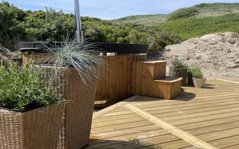 Monna - from the Sea: Madera, Maceta, Cubierta, Madera Dura, Manchas De Madera, Suelos De Madera, Tablón, Mueble Para Exteriores, Planta De Casa, Jardín