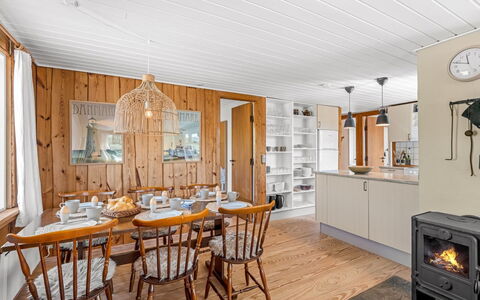 Monna - from the Sea: Madera, Techo, Mueble, Casa, Madera Dura, Cocina, Habitación, Gabinetes, Manchas De Madera, Cabaña