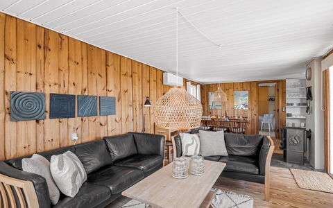 Monna - from the Sea: Madera, Piso, Diseño De Interiores, Techo, Suelo, Mueble, Sofá, Suelos De Madera, Sala, Casa
