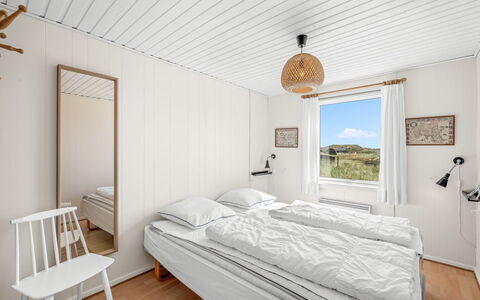 Monna - from the Sea: Habitación, Madera, Cama, Sábana, Techo, Lecho, Suelo, Diseño De Interiores, Marco De La Cama, Piso