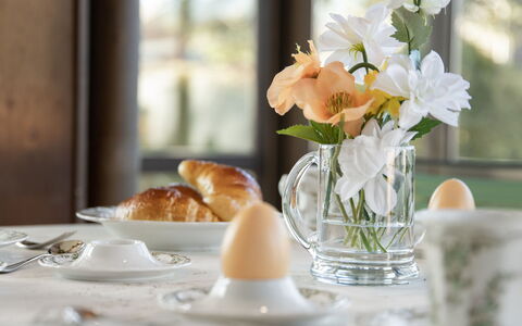 Sous-Le-Moulin: Vajilla, Utensilios Para Servir, Taza, Drinkware, Mesa, Vajilla, Cortar Flores, Porcelana, Mueble, Comida
