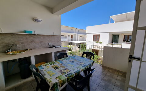 Borgo Vigata 3: Barrio Residencial, Departamento, Asentamientos Humanos, Diseño Urbano, Balcón, Sombra, Condominio, Yarda, Patio, Mueble Para Exteriores