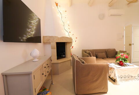 Bacchus Luxury Home: Mueble, Diseño De Interiores, Pared, Sofá, Madera, Piso, Habitación, Suelo, Techo, Sala