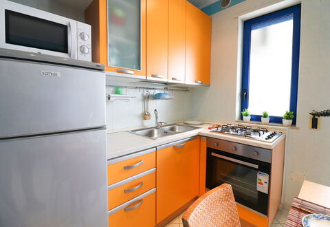 Circe Sea View: Cocina, Aparato De Cocina, Electrodoméstico, Mostrador, Madera, Fregadero, Estufa De Cocina, Gabinetes, Estufa, Diseño De Interiores