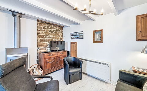 Maison de Saint-Cado: Mueble, Diseño De Interiores, Piso, Techo, Suelo, Habitación, Departamento, Sala, Sofá, Marco