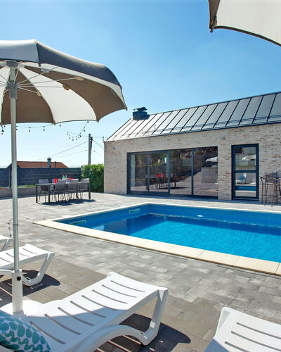 Das Klet: Piscina, Material Compuesto, Recurso, Cabaña, Inmuebles, Mueble Para Exteriores, Villa, Eco Hotel, Hotel