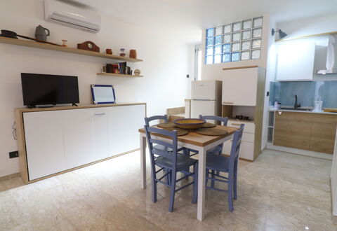 Malika: Mueble, Piso, Diseño De Interiores, Madera, Suelo, Habitación, Departamento, Gabinetes, Mostrador, Cocina