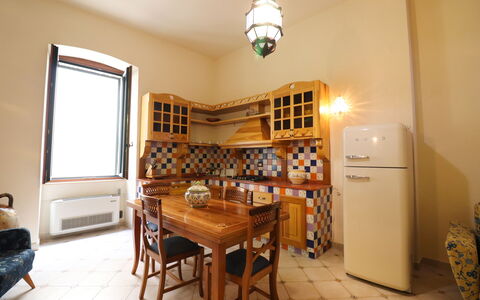 Cariddi Dimora Otranto: Diseño De Interiores, Piso, Cocina, Madera, Suelo, Mueble, Mostrador, Techo, Habitación, Gabinetes