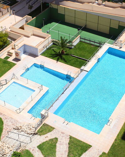 Tamarindo: Planta, Tiempo De Día, Piscina, Edificio, Verde, Azul, Agua, Ventana, Sombra, Diseño Urbano