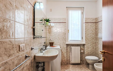 Casa Molgisio: Arreglo De Tubería, Piso, Baño, Asiento Del Baño, Lavabo Del Baño, Baño, Lavabo, Suelo, Diseño De Interiores, Grifo