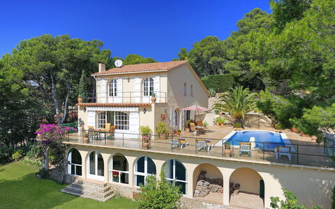 Villa Muneca: Piscina, Recurso, Inmuebles, Hacienda, Villa, Mansión, Mueble Para Exteriores, Paraguas, Eco Hotel, Balcón
