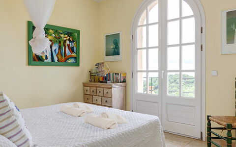Villa Muneca: Mueble, Diseño De Interiores, Suelo, Piso, Madera, Habitación, Cama, Habitación, Textil, Casa