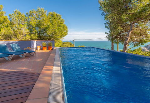 Villa Susanna: Azul, Piscina, Agua, Recurso, Sombra, Mueble Para Exteriores, Eco Hotel, Ocio, Sunlounger, Zona Tropical