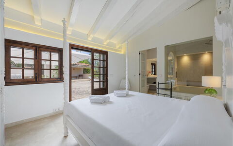 Can Cabana: Piso, Suelo, Mueble, Diseño De Interiores, Recurso, Techo, Casa, Puerta, Piscina, Inmuebles